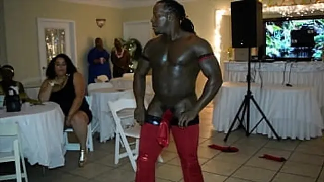 Jamaican dancer pleases milfs with unexpected delight