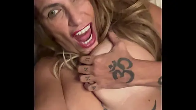 Melissa Devassa returns with her cute friend Borrachão &mdash;  craving a wild session 