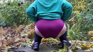 Hot mature woman in leggings pees standing doggystyle